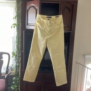 Gloria Vanderbilt high-waisted jeans in beautiful baby-yellow color.  Size 16.
